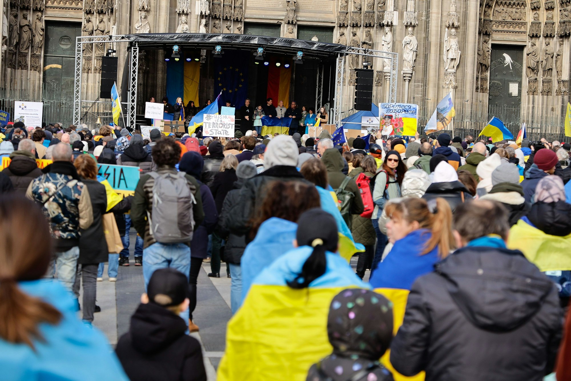 24.02.2024, Köln: Grosskundgebung zum zweiten Jahrestags des Ukrainekriegs auf dem Roncalliplatz.Foto:Dirk Borm