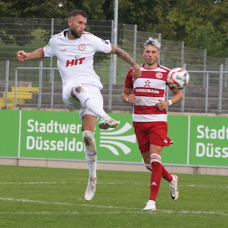 Regionallioga West, Saison 2023 - 2024, 9. Spieltag, 30.09.2023, Fortuna Düsseldorf U 23 - Fortuna Köln -- Dominik Lanius Fortuna Köln/ links und Jona Niemiec Düsseldorf U 23 *** Regionallioga West, season 2023 2024, 9 matchday, 30 09 2023, Fortuna Düsseldorf U 23 Fortuna Köln Dominik Lanius Fortuna Köln left and Jona Niemiec Düsseldorf U 23