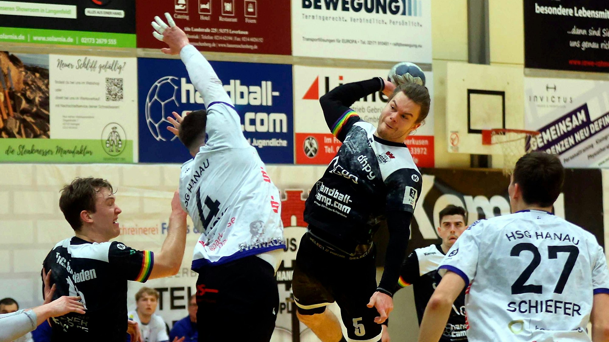 17.02.2024, Handball-Opladen - Hanau
mitte: Maurice Meurer (Opladen)
Foto: Uli Herhaus