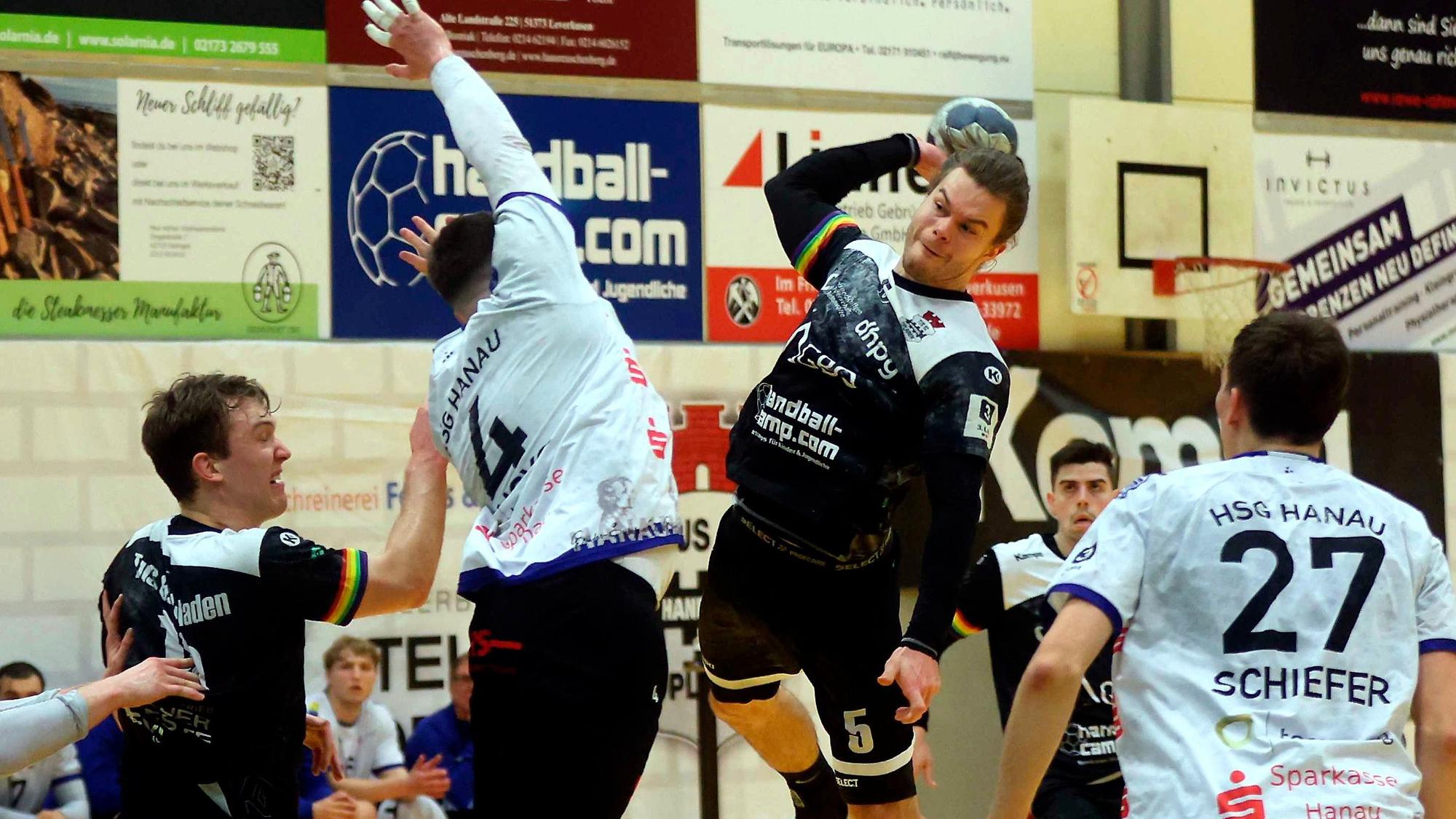 17.02.2024, Handball-Opladen - Hanau
mitte: Maurice Meurer (Opladen)
Foto: Uli Herhaus