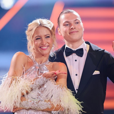 Gabriel Kelly (r.) hat mit Profitänzerin Kathrin Menzinger einen perfekten Start bei „Let's Dance“ hingelegt.