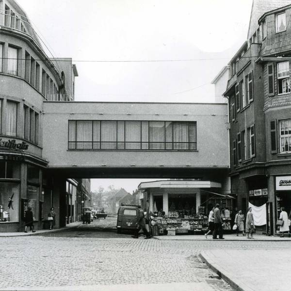 Das Bild zeigt das Eifel-Kaufhaus in Euskirchen im Jahr 1965.