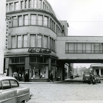 Das Bild zeigt das Eifel-Kaufhaus in Euskirchen im Jahr 1965.