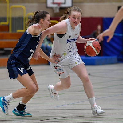 1. Damen Basketball Bundesliga: Orthomol WINGS Leverkusen vs. Eisvögel USC Freiburg, 25.02.2024 Greta Kroeger Orthomol WINGS Leverkusen 13, 1. Damen Basketball Bundesliga: Orthomol WINGS Leverkusen vs. Eisvögel USC Freiburg am 25.02.2024 in der Sporthalle Werner-Heisenberg-Gymnasium in Opladen Nordrhein-Westfalen *** 1 Womens Basketball Bundesliga Orthomol WINGS Leverkusen vs Eisvögel USC Freiburg, 25 02 2024 Greta Kroeger Orthomol WINGS Leverkusen 13 , 1 Womens Basketball Bundesliga Orthomol WINGS Leverkusen vs Eisvögel USC Freiburg on 25 02 2024 at the Sporthalle Werner Heisenberg Gymnasium in Opladen Nordrhein Westfalen Copyright: xBEAUTIFULxSPORTS/Mueller-Laschetx