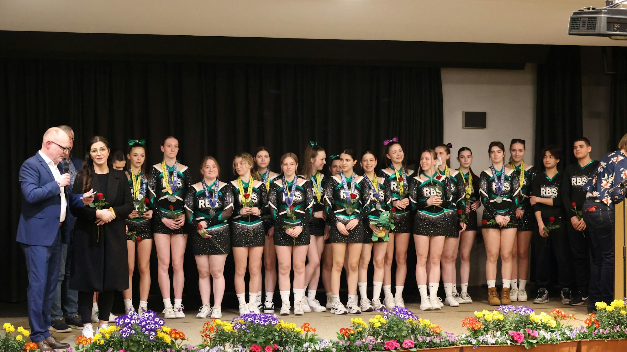 Ehrung Sportmannschaft des Jahres in Burscheid: Cheerleaderinnen RBS Sirens als  Team des Rehabilitations- und Behindertensport Burscheid 1963 e. V.