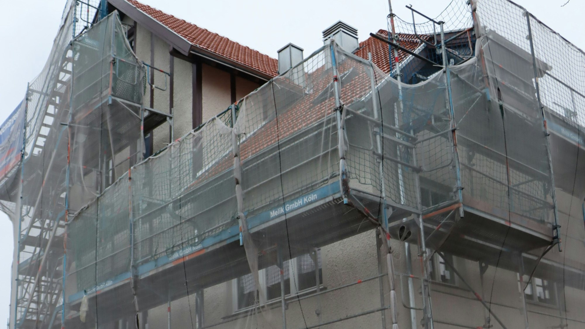 Auf dem Bild ist eine Baustelle zu sehen.