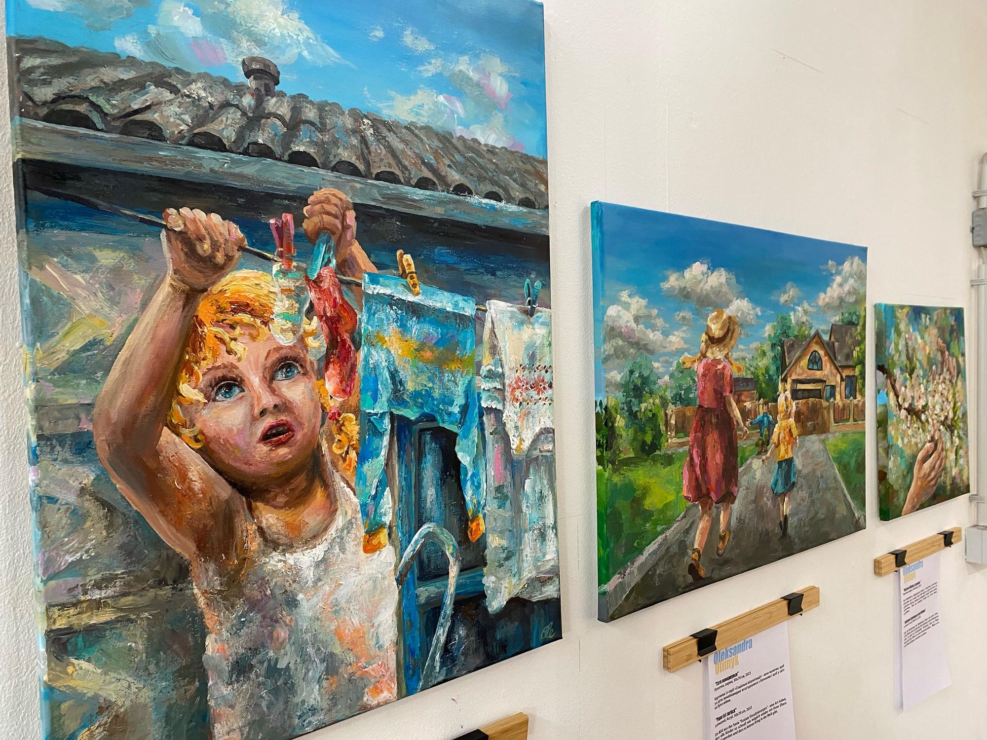 Bilder in einer Ausstellung