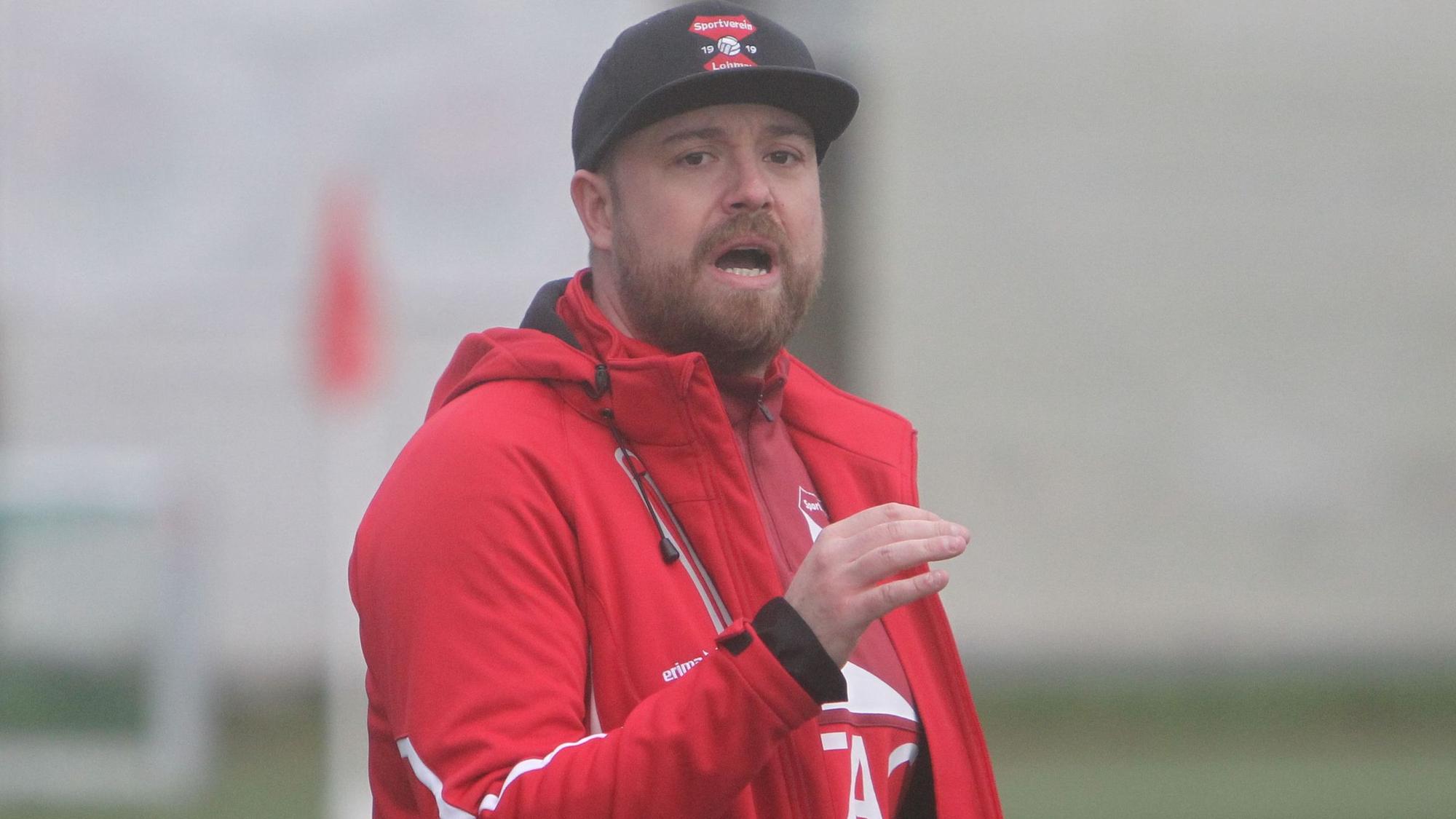 Coach Fabian Hinrichsen vom SV Lohmar.