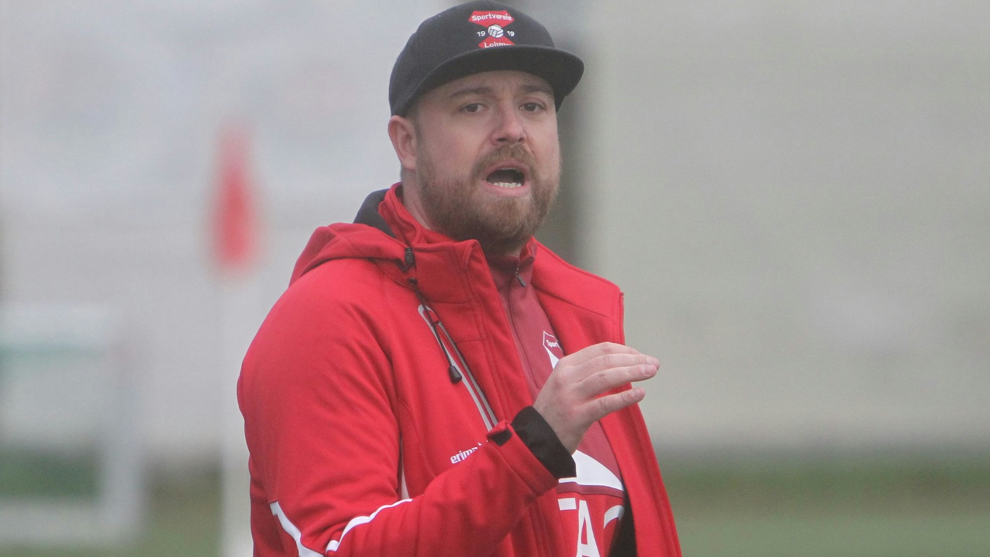 Coach Fabian Hinrichsen vom SV Lohmar.
