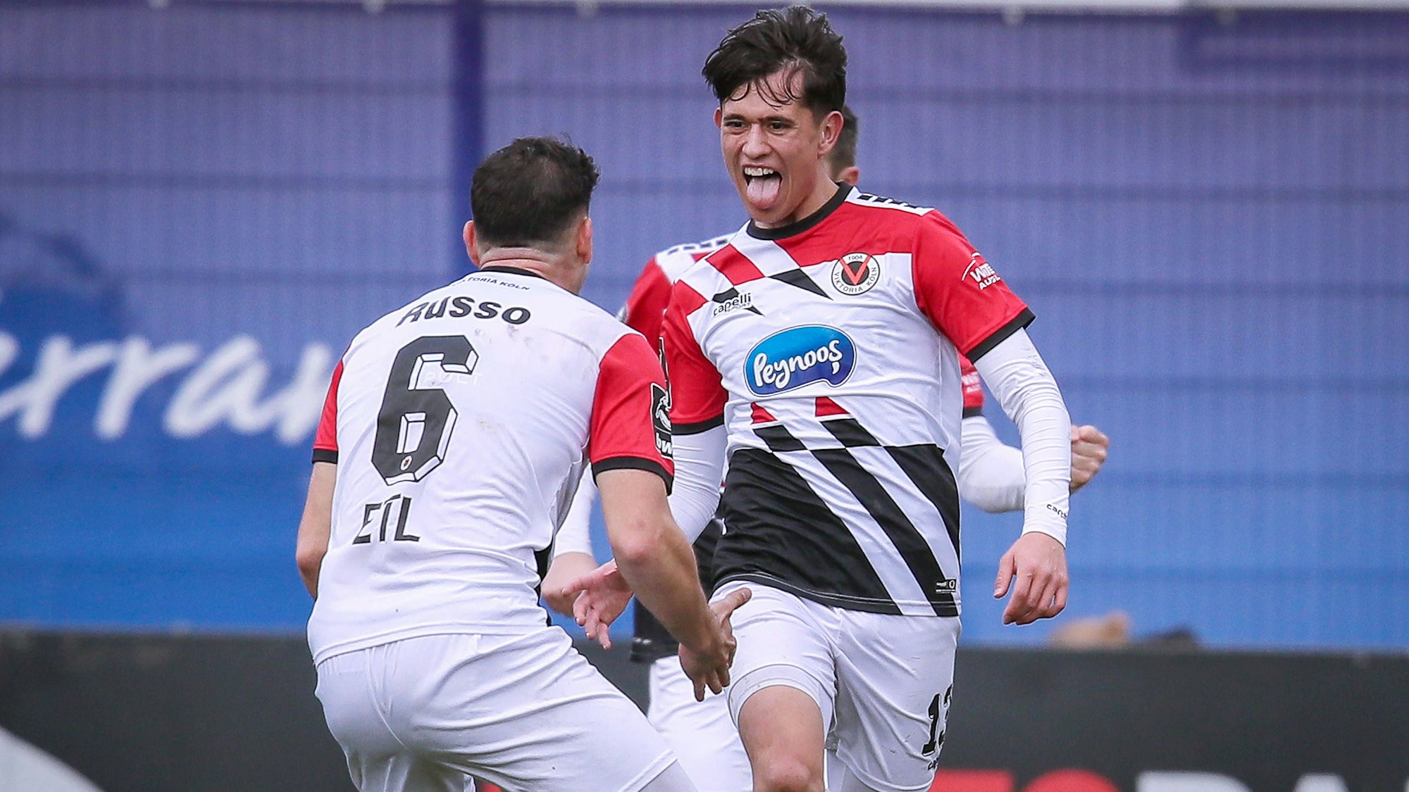 24.02.2024, Köln, Fußball, bwin 3. Liga Herren, Sportpark Höhenberg, 27. Spieltag, Saison 2023 2024, FC Viktoria Köln SV Sandhausen: Torjubel nach dem 1:1 durch Luca de Meester de Tilbourg Viktoria Köln DFB regulations prohibit any use of photographs as image sequences and or quasi-video. Nordrhein-Westfalen Deutschland *** 24 02 2024, Köln, Fußball, bwin 3 Liga Herren, Sportpark Höhenberg, 27 Spieltag, Saison 2023 2024, FC Viktoria Köln SV Sandhausen Torjubel nach dem 1 1 durch Luca de Meester de Tilbourg Viktoria Köln DFB regulations prohibit any use of photographs as image sequences and or quasi video Nordrhein Westfalen Germany