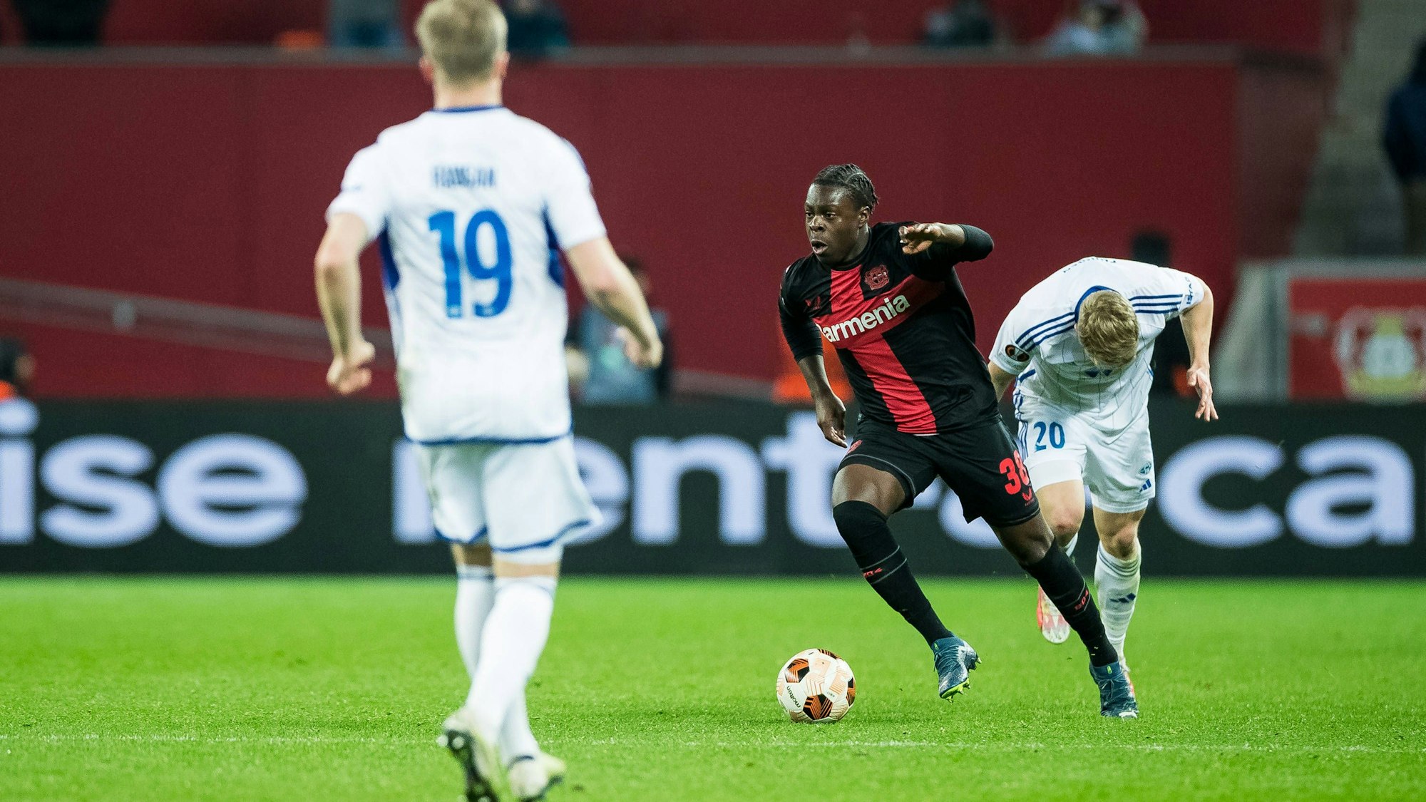 UEFA Europa League: Bayer 04 Leverkusen - Molde FK 14.12.2023 Eirik Haugan Molde FK, 19, Ken Izekor Bayer 04 Leverkusen, 38 UEFA Europa League 6. Spieltag: Bayer 04 Leverkusen - Molde FK, BayArena Leverkusen am 14.12.2023 DFL REGULATIONS PROHIBIT ANY USE OF PHOTOGRAPHS AS IMAGE SEQUENCES AND/OR QUASI-VIDEO. *** UEFA Europa League Bayer 04 Leverkusen Molde FK 14 12 2023 Eirik Haugan Molde FK, 19 , Ken Izekor Bayer 04 Leverkusen, 38 UEFA Europa League Matchday 6 Bayer 04 Leverkusen Molde FK, BayArena Leverkusen on 14 12 2023 DFL REGULATIONS PROHIBIT ANY USE OF PHOTOGRAPHS AS IMAGE SEQUENCES AND OR QUASI VIDEO Copyright: xBEAUTIFULxSPORTS/Wunderlx