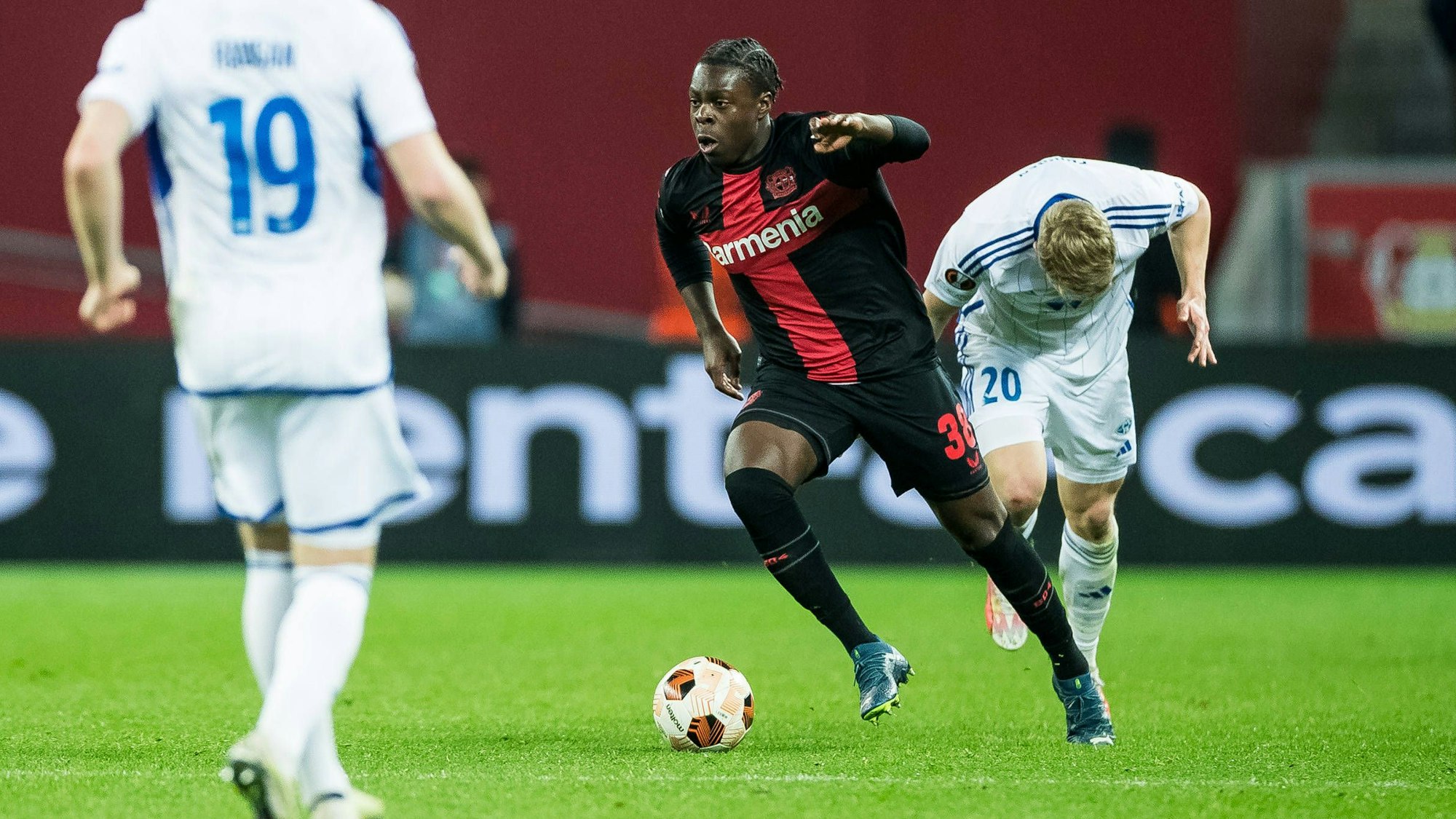 UEFA Europa League: Bayer 04 Leverkusen - Molde FK 14.12.2023 Eirik Haugan Molde FK, 19, Ken Izekor Bayer 04 Leverkusen, 38 UEFA Europa League 6. Spieltag: Bayer 04 Leverkusen - Molde FK, BayArena Leverkusen am 14.12.2023 DFL REGULATIONS PROHIBIT ANY USE OF PHOTOGRAPHS AS IMAGE SEQUENCES AND/OR QUASI-VIDEO. *** UEFA Europa League Bayer 04 Leverkusen Molde FK 14 12 2023 Eirik Haugan Molde FK, 19 , Ken Izekor Bayer 04 Leverkusen, 38 UEFA Europa League Matchday 6 Bayer 04 Leverkusen Molde FK, BayArena Leverkusen on 14 12 2023 DFL REGULATIONS PROHIBIT ANY USE OF PHOTOGRAPHS AS IMAGE SEQUENCES AND OR QUASI VIDEO Copyright: xBEAUTIFULxSPORTS/Wunderlx