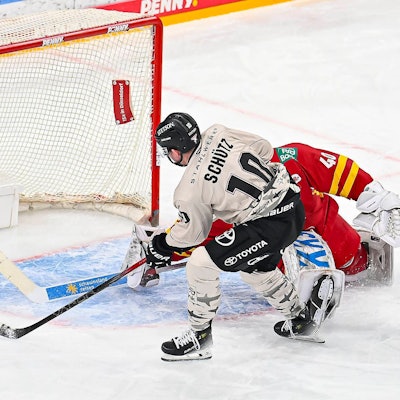 1:0-Führung für die Kölner Haie durch KEC-Profi Justin Schütz