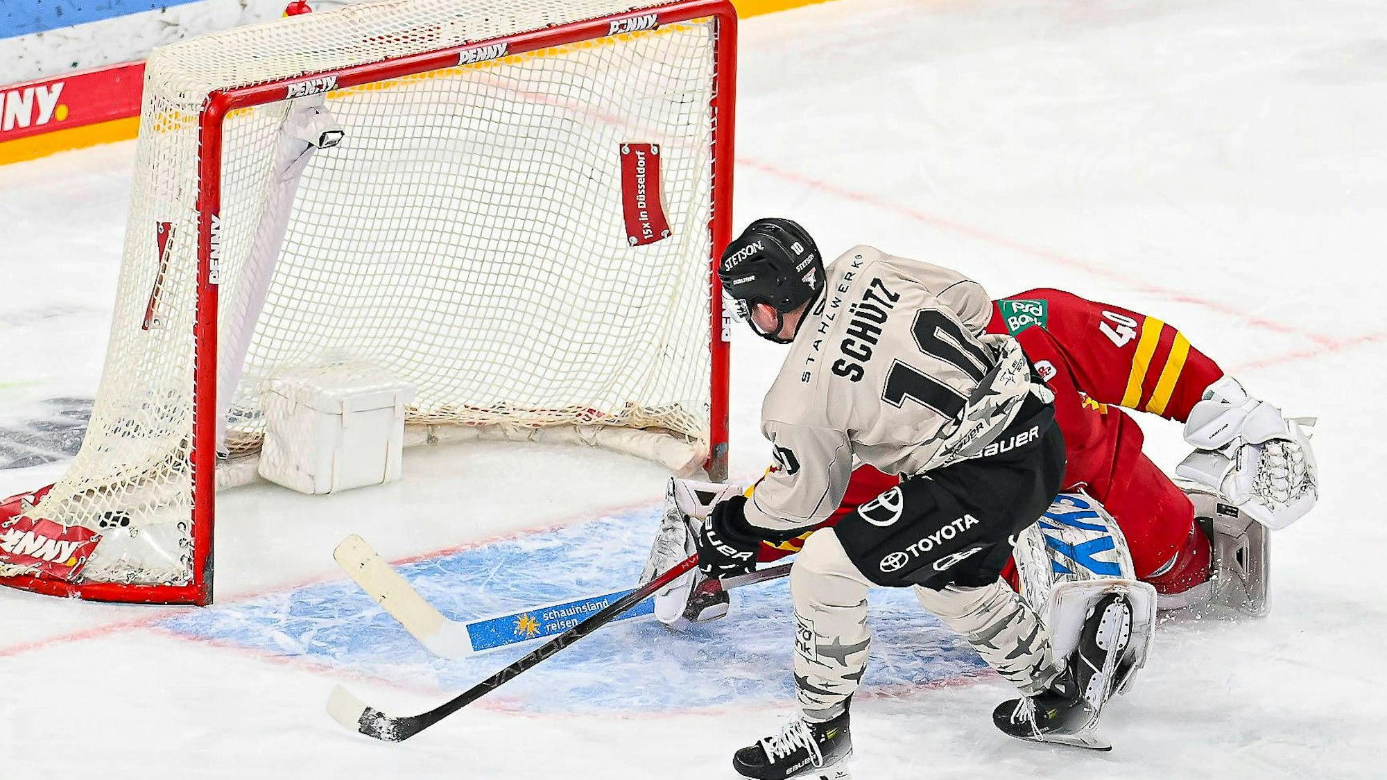 1:0-Führung für die Kölner Haie durch KEC-Profi Justin Schütz