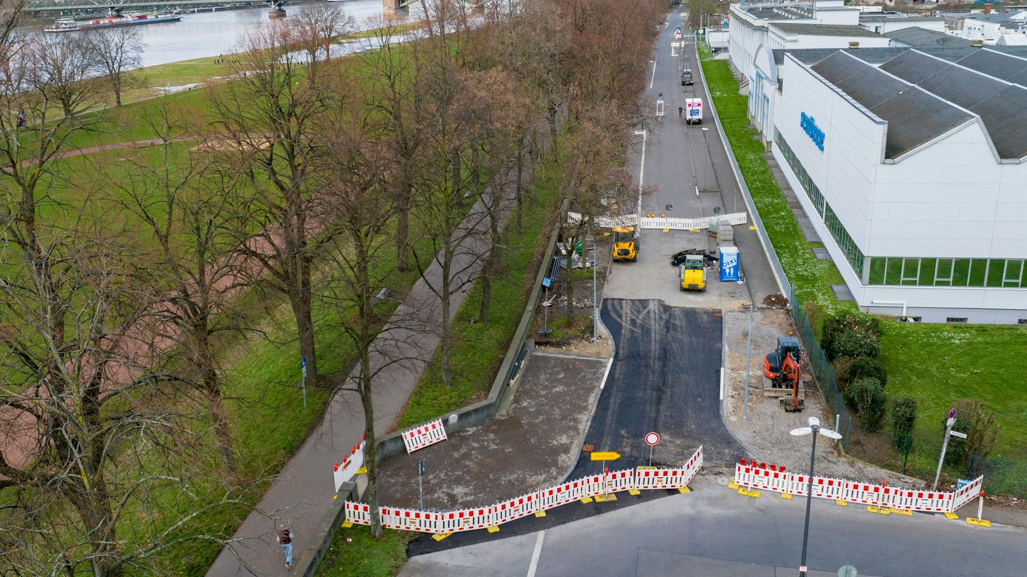 Baustelle auf der Alfred-Schütte-Allee von oben.