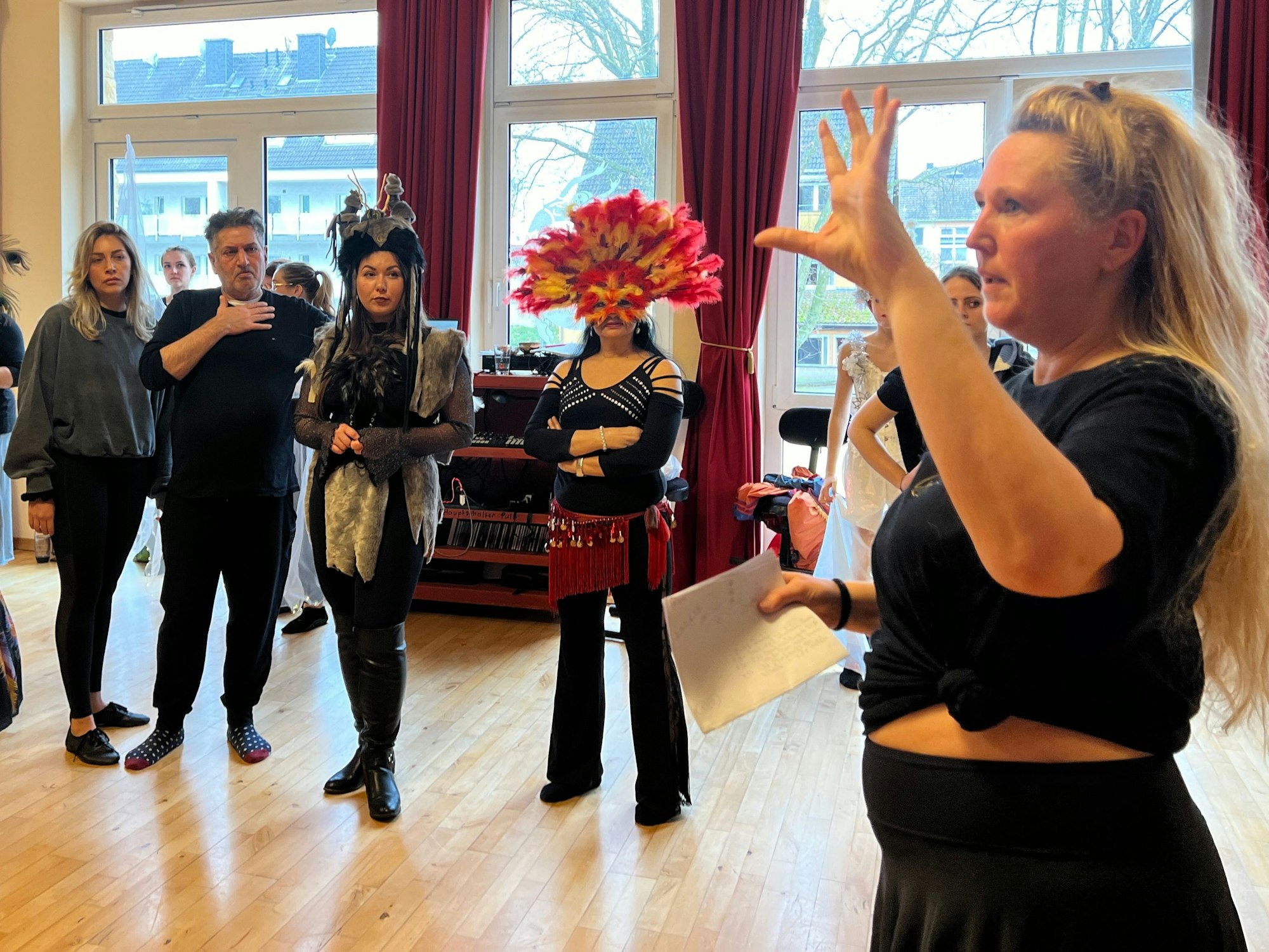 Martina Houben (r.) muss Angebote zurückziehen.