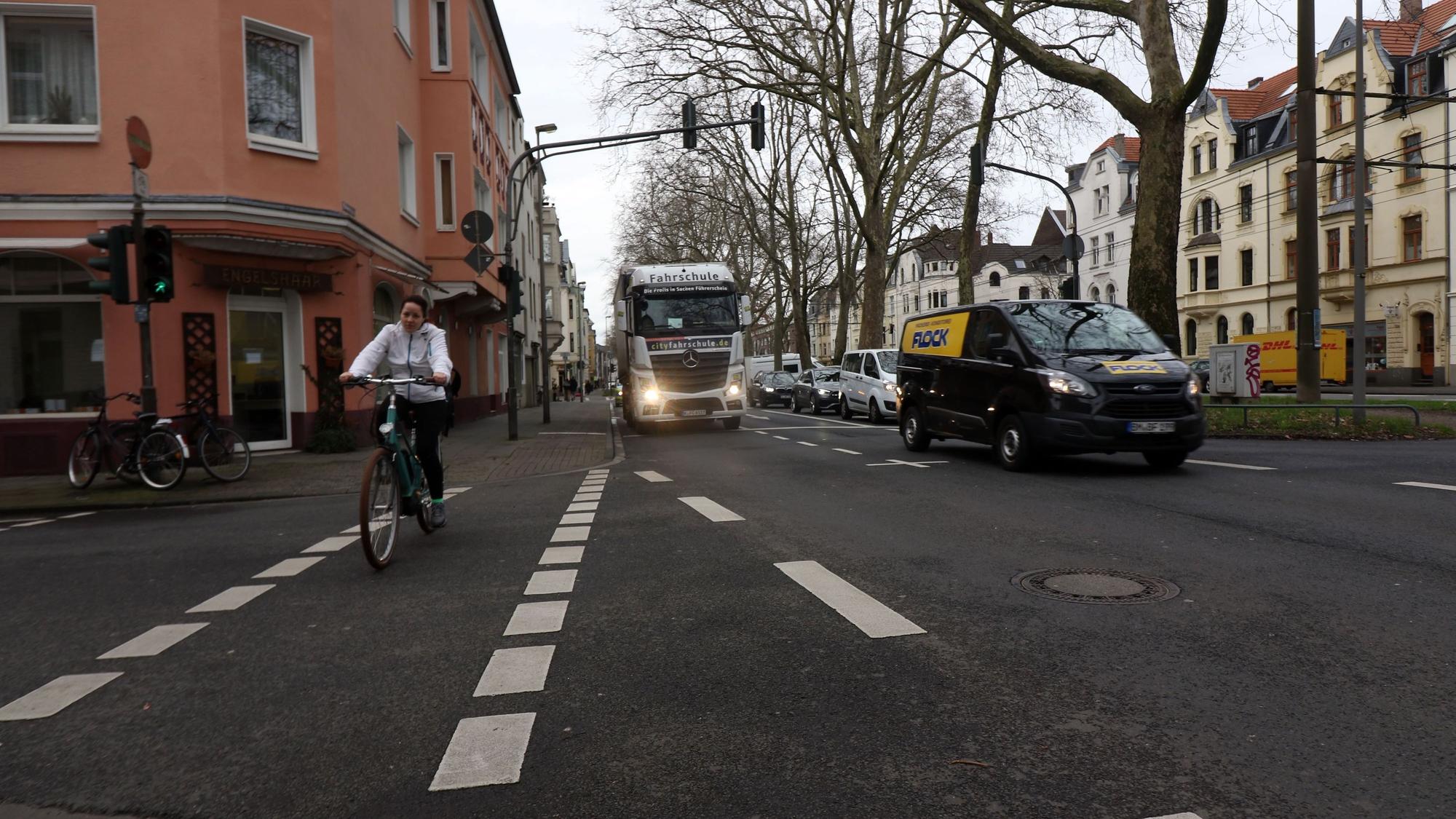 Ein Blick auf den Ehrenfeldgürtel in Fahrtrichtung Ehrenfeld.