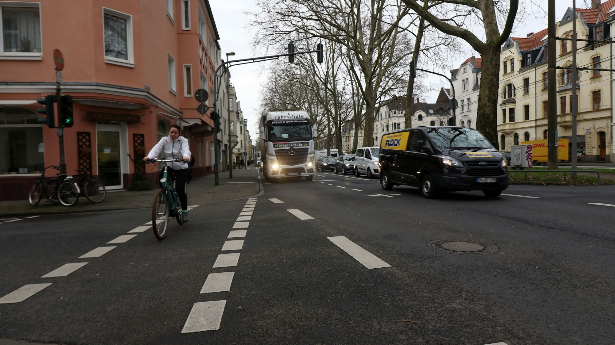 Ein Blick auf den Ehrenfeldgürtel in Fahrtrichtung Ehrenfeld.