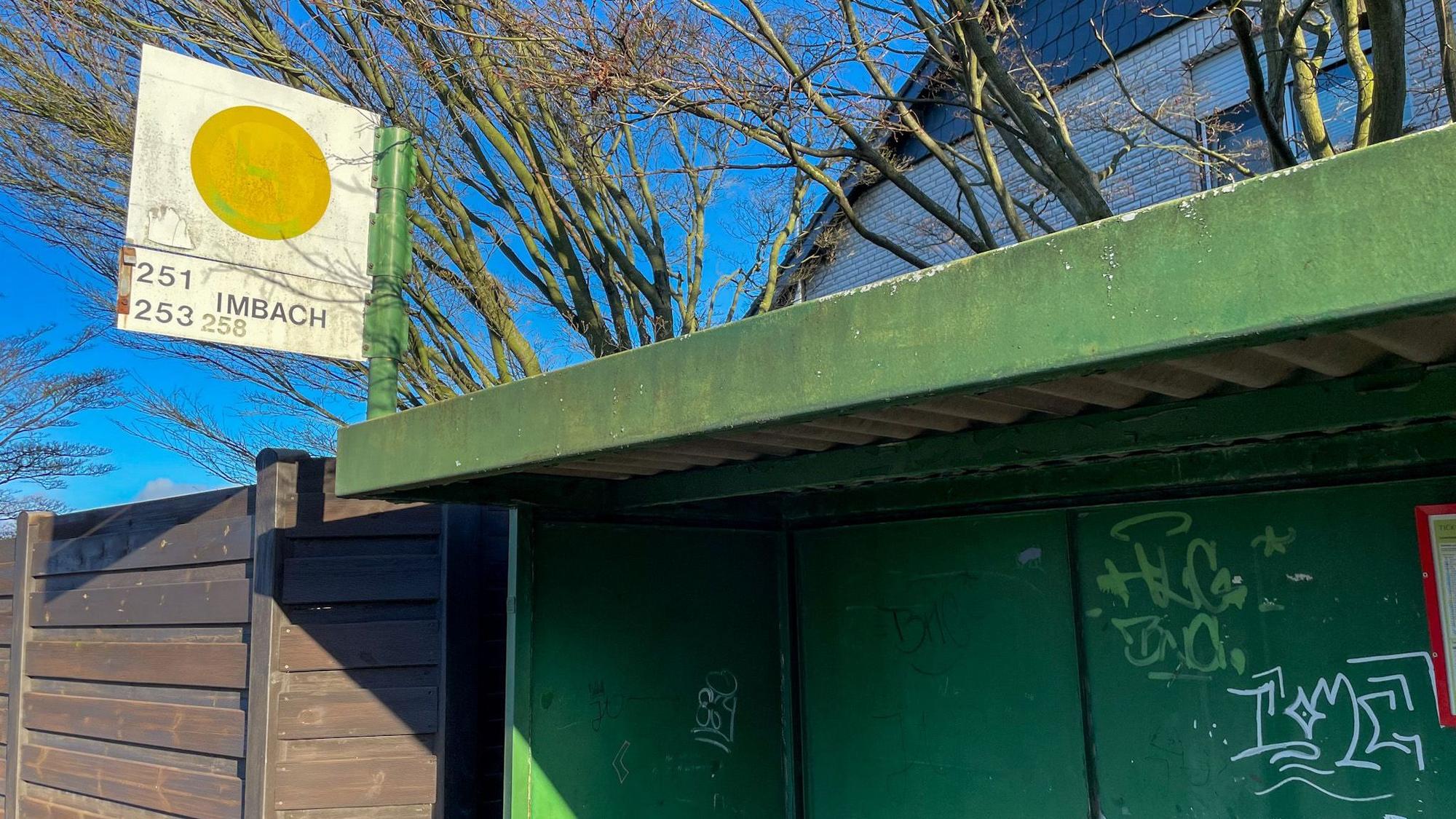 Anwohner beklagen den Zustand der Bushaltestelle Imbach.