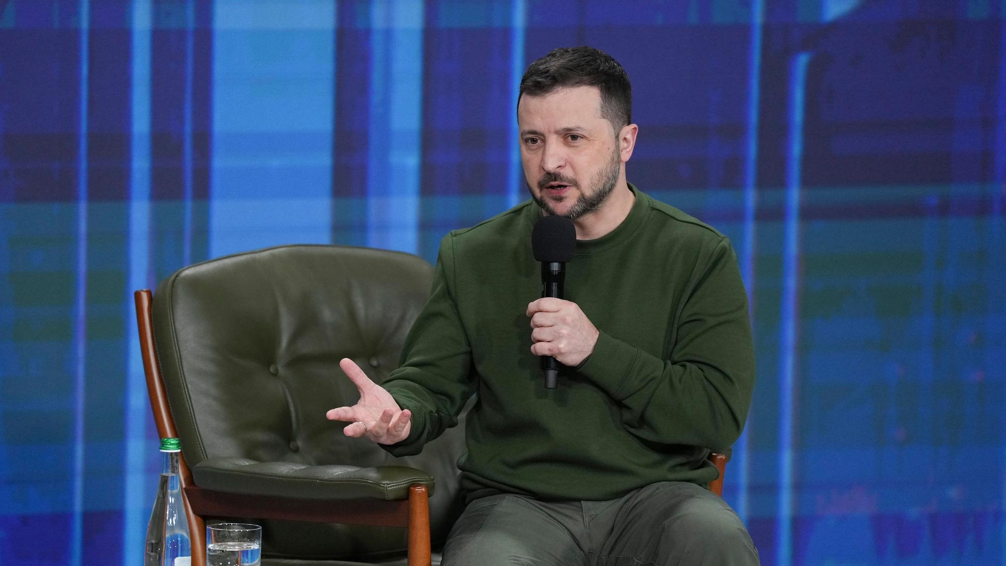 Wolodymyr Selenskyj, Präsident der Ukraine, beantwortet während einer Pressekonferenz Fragen von Journalisten.