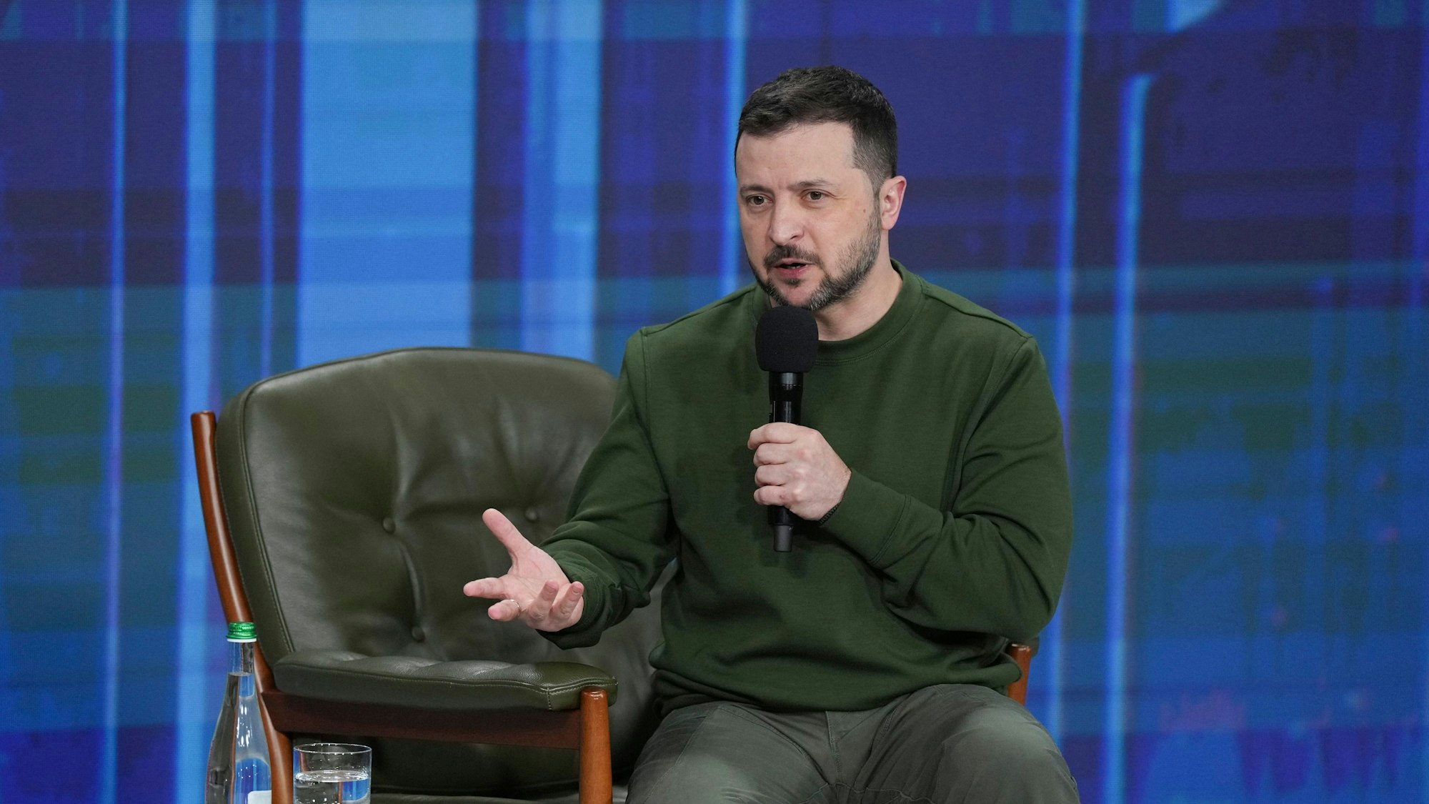 Wolodymyr Selenskyj, Präsident der Ukraine, beantwortet während einer Pressekonferenz Fragen von Journalisten.