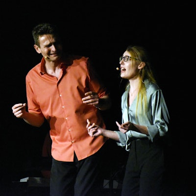 Das Ensemble des Springmaus Improvisations Theaters bei ihrem Auftritt im Parkhotel Nümbrecht