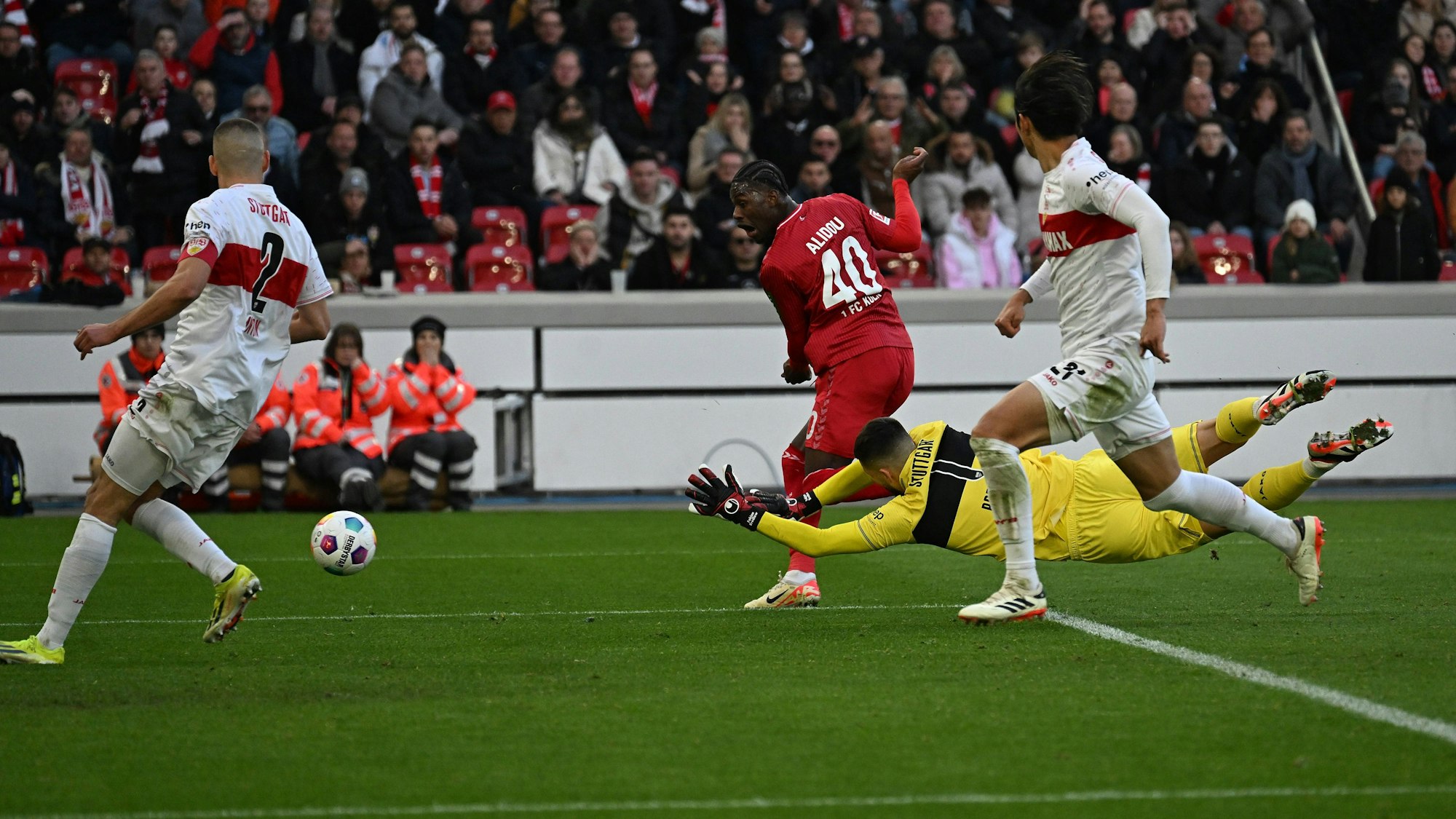 Faride Alidou bei seinem Fehlschuss in der 85. Minute.