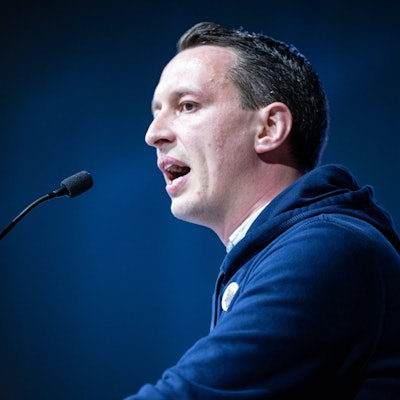 Marl: Der fraktionslose Abgeordnete Matthias Helferich und Mitglied der Jungen Alternative für Deutschland spricht während des 21. Landesparteitags der "Alternative für Deutschland".