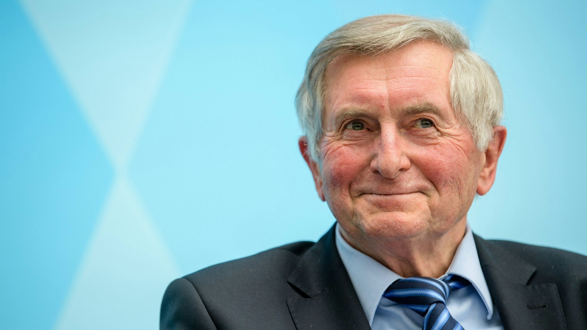 Bayern, München: Alois Glück schaut fröhlich. (Archivbild)