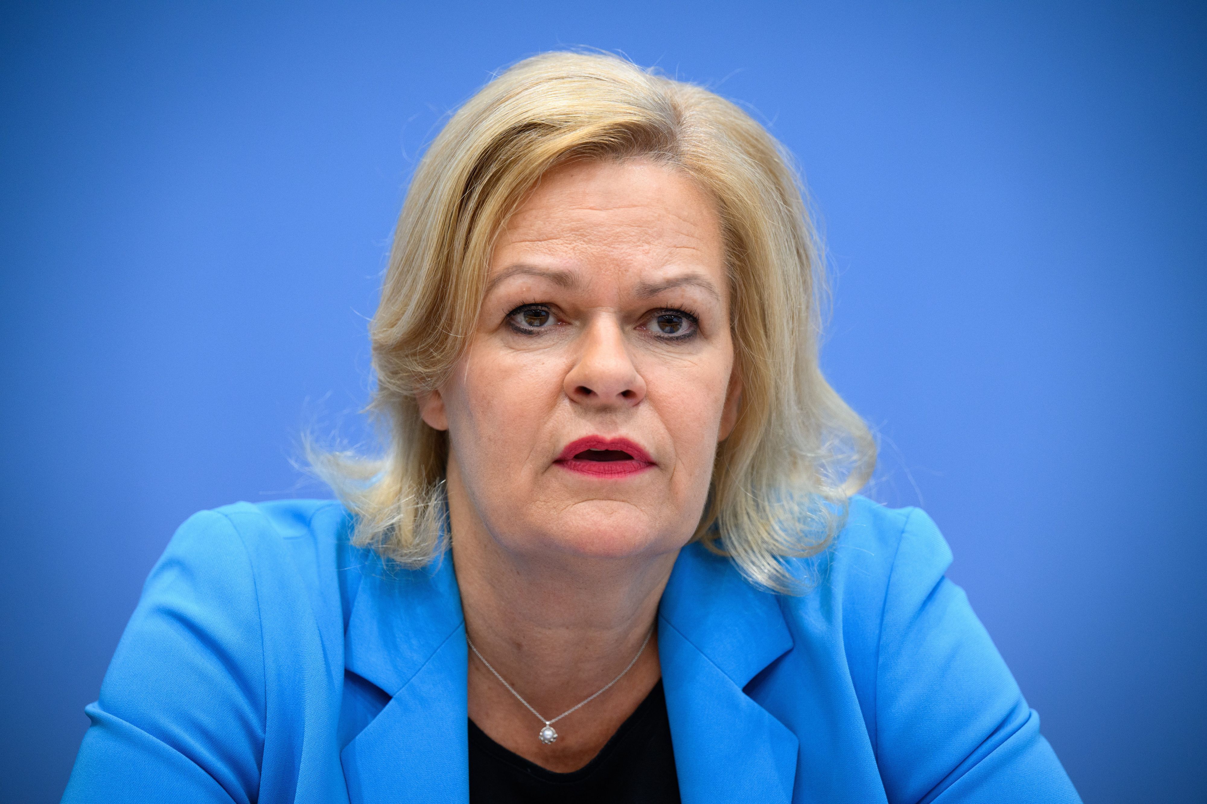 Nancy Faeser (SPD) ist Bundesministerin für Inneres und Heimat. Als Vorsitzende der SPD in Hessen soll sie nun abgelöst werden. (Archivbild)