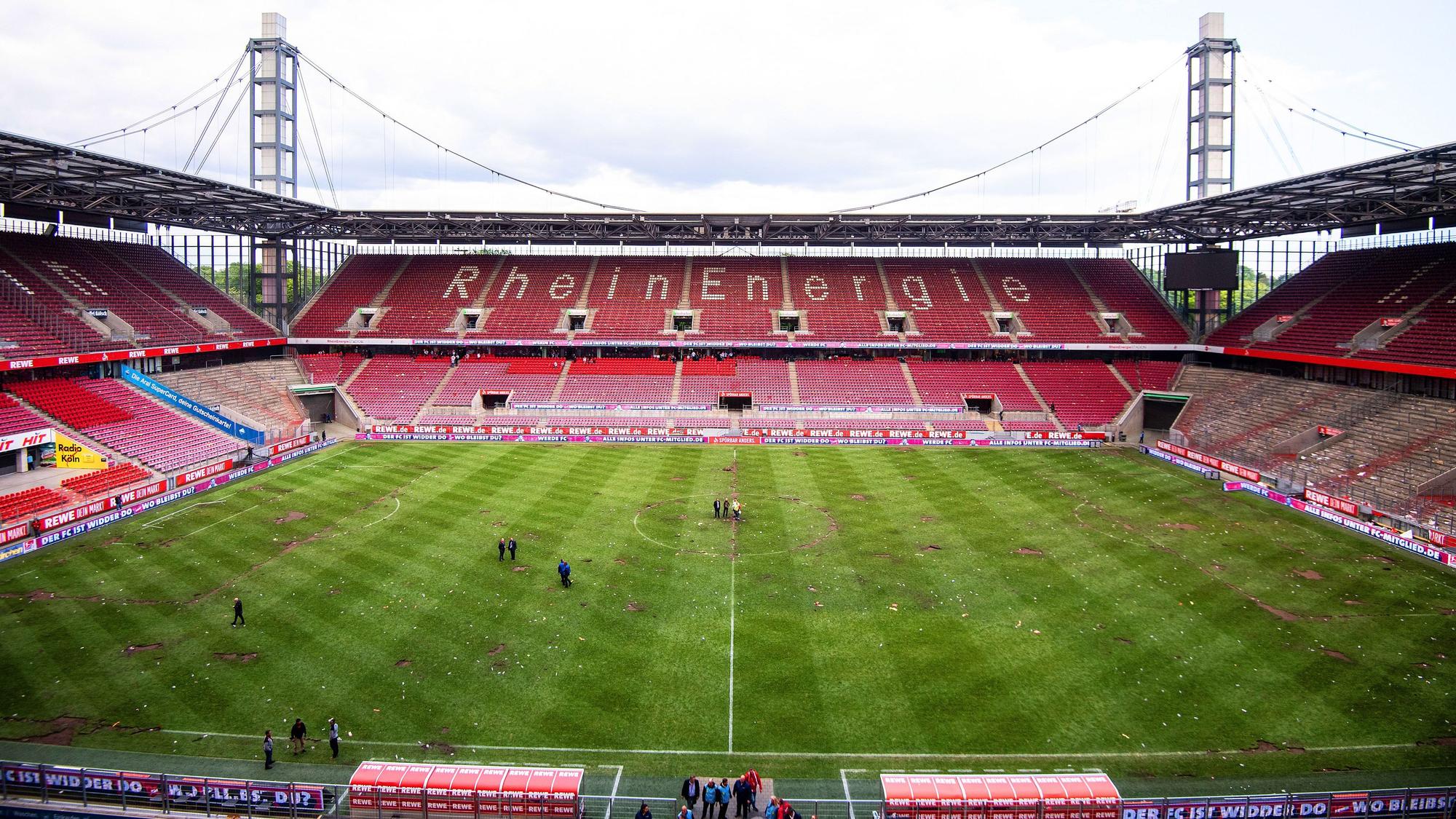 Auf dem Foto ist das leere Müngersdorfer Stadion zu sehen.