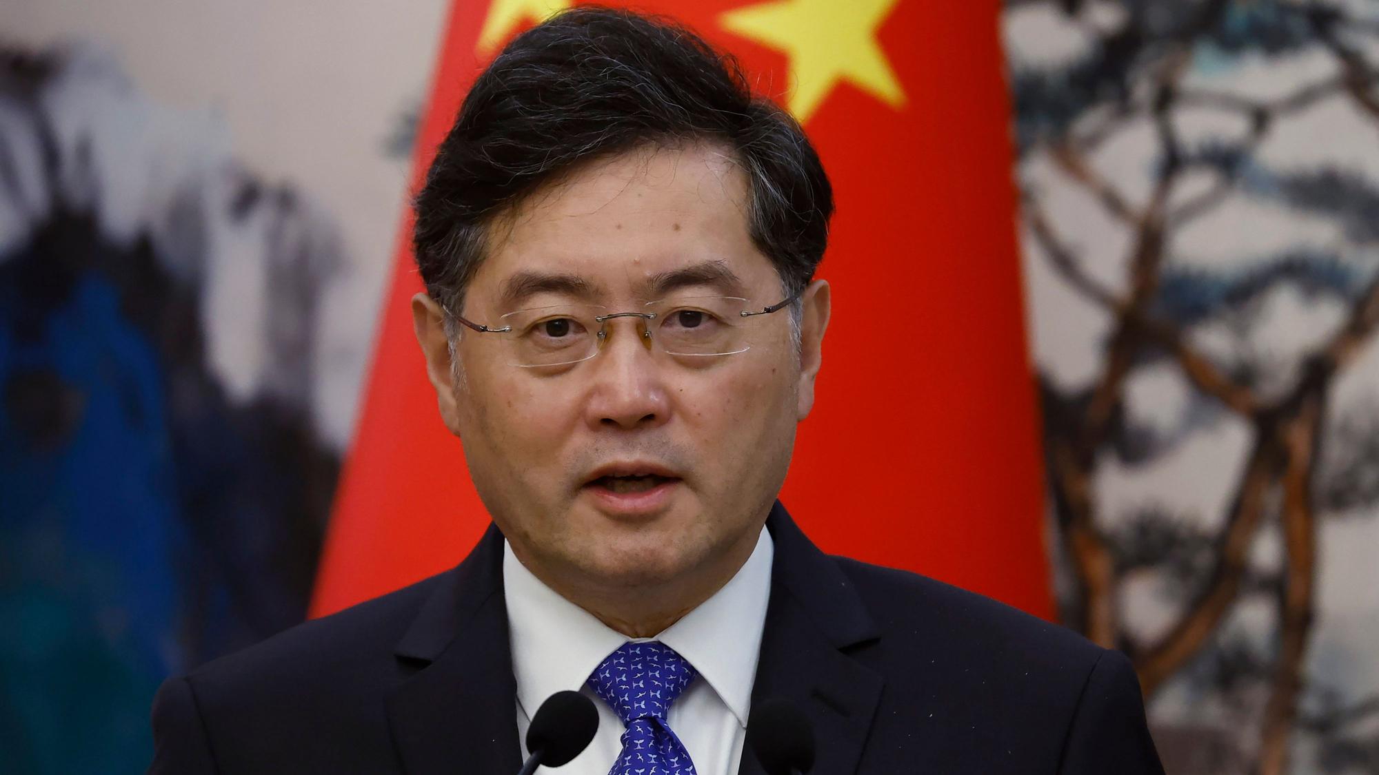 Qin Gang, Ex-Außenminister von China, spricht bei einer Pressekonferenz.