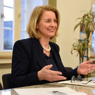 Wipperfürths Bürgermeisterin Anne Loth im Gespräch.