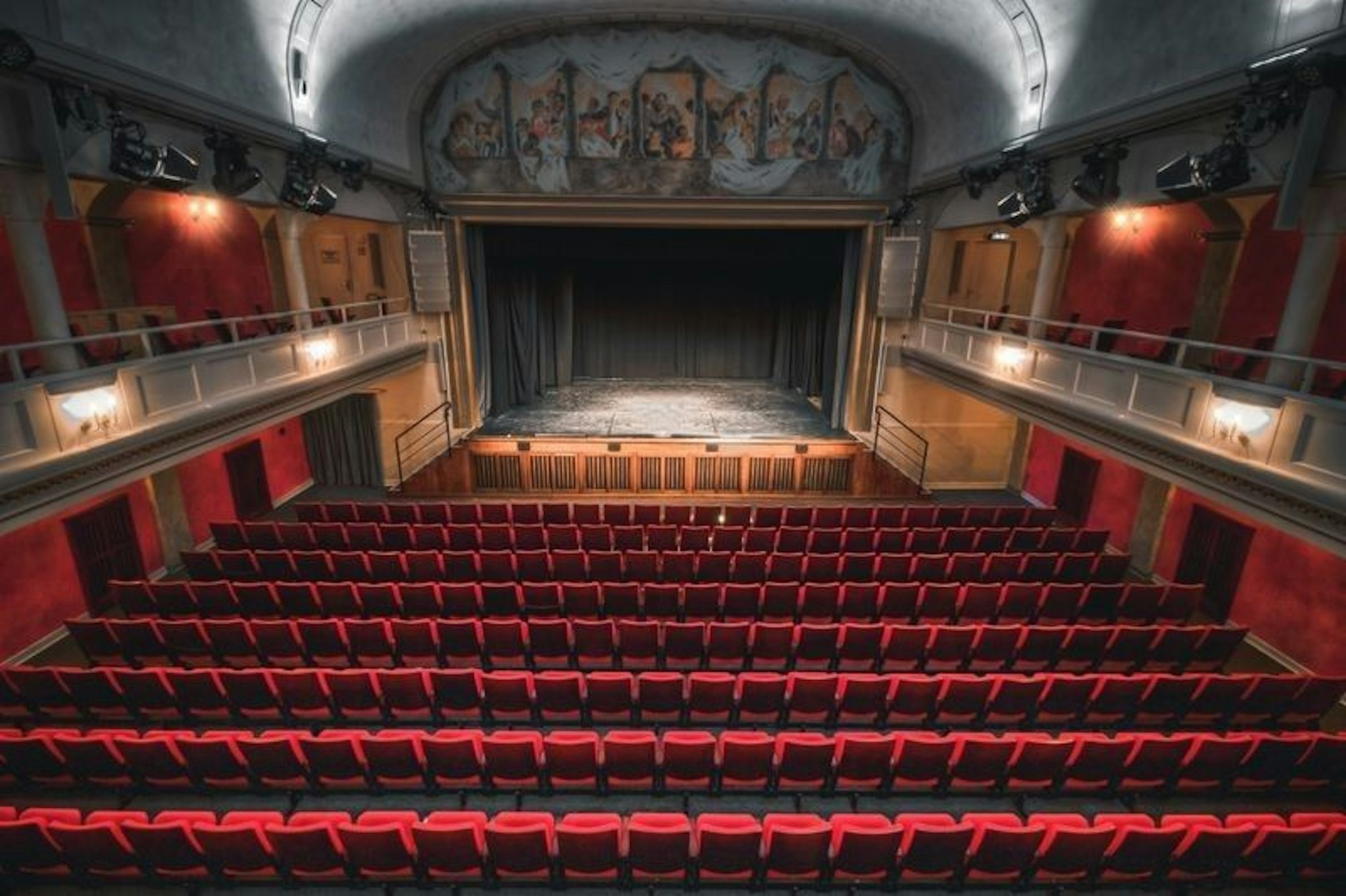 Die Volksbühne am Rudolfplatz befindet sich in einem jahrelangen Rechtsstreit wegen Lärmbeschwerden. (Archivbild)