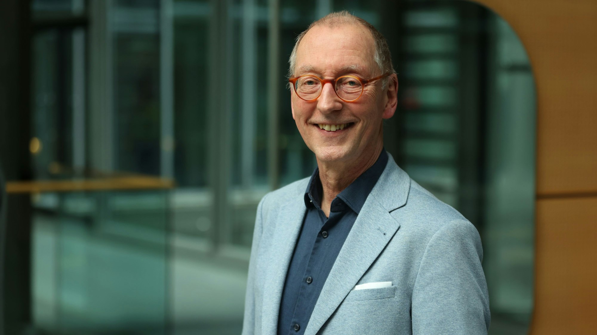 Porträt von Prof. Uwe Becker