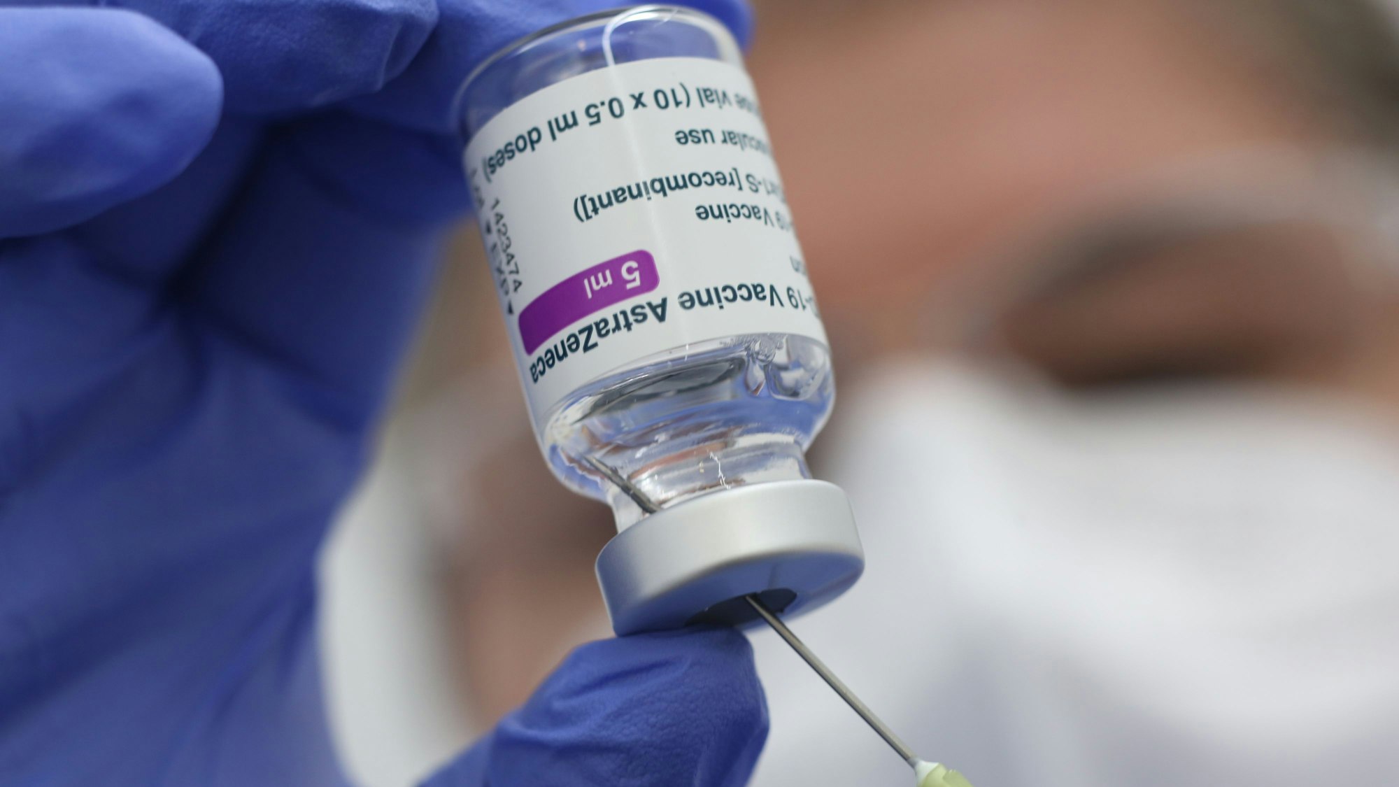 Um den Corona-Impfstoff Astrazeneca dreht sich ein Prozess um Schadenersatz vor dem Kölner Landgericht.