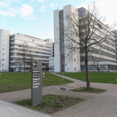 Blick auf Gebäude der Universität Bielefeld.