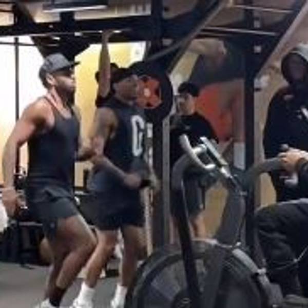 Weltstar Jason Derulo im Fitnessstudio FitX in Aachen.