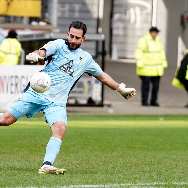 Leroy Zeller aus Sinzenich, hier beim Abschlag, gab gegen Gütersloh sein Debüt bei Alemannia Aachen.