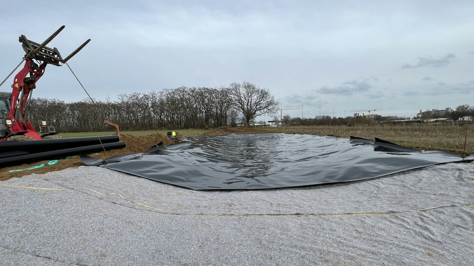 Eine Spezialfirma hat die Folie als Grundlage elektronisch verschweißt.