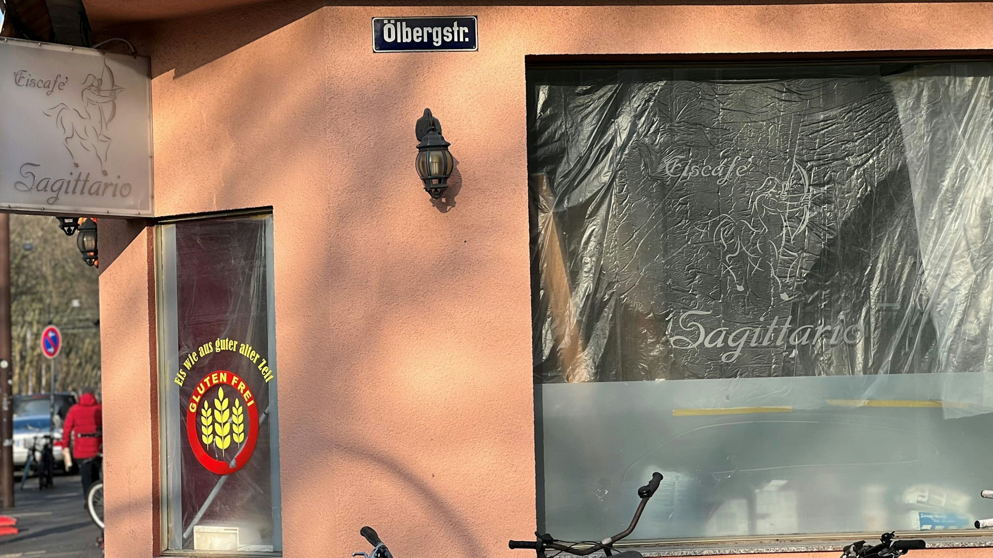 Fassade des zurzeit im Umbau befindlichen Eiscafés Sagittario