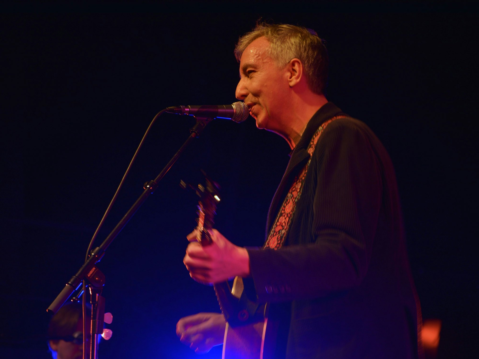 Olli Schulz am Mikrofon