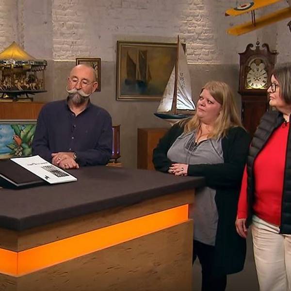 Mutter und Tochter aus Bornheim (v.r.) mit Horst Lichter (M.) und Kunsthistoriker Colmar Schulte-Goltz (l.) bei der Expertise von Bares für Rares.