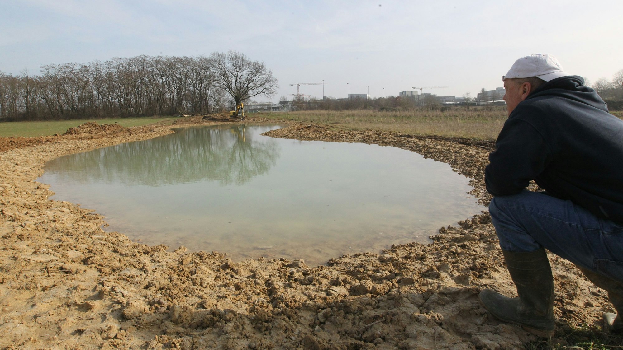Initiator Andreas Fey freut sich demnächst über hoffentlich viele Amphibien.