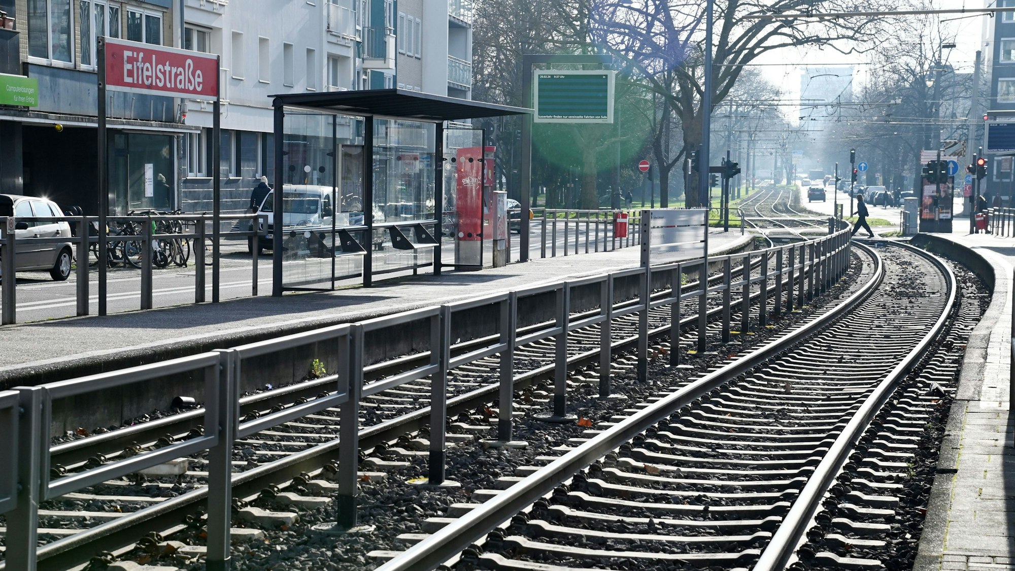 Die verwaiste Haltestelle Eifelstraße. Donnerstag und Freitag wird in Köln gestreikt.