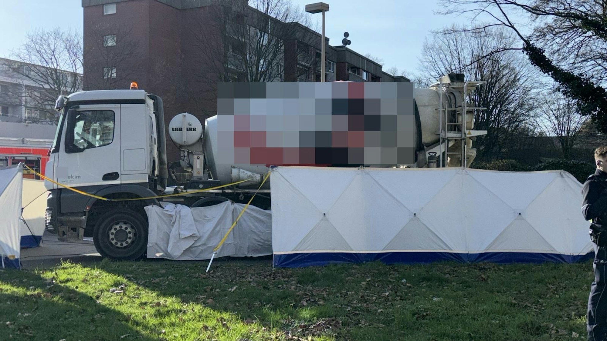 Lastwagen, der abgesperrt ist