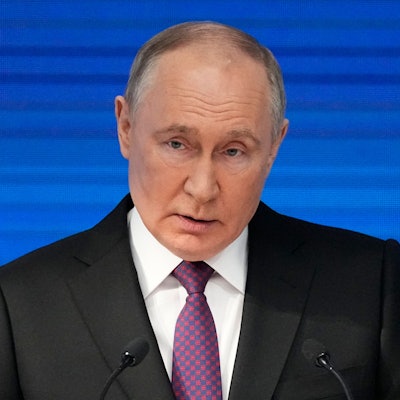 29.02.2024, Russland, Moskau: Wladimir Putin, Präsident von Russland, hält seine Rede zur Lage der Nation in Moskau. Gut zwei Wochen vor der Präsidentenwahl möchte der 71 Jahre alte Staatschef in der Rede die Föderale Versammlung - das sind die Staatsduma und der Föderationsrat · über seine wirtschaftlichen, sozial- und außenpolitischen Ziele für das kommende Jahr informieren. Foto: Alexander Zemlianichenko/AP/dpa +++ dpa-Bildfunk +++