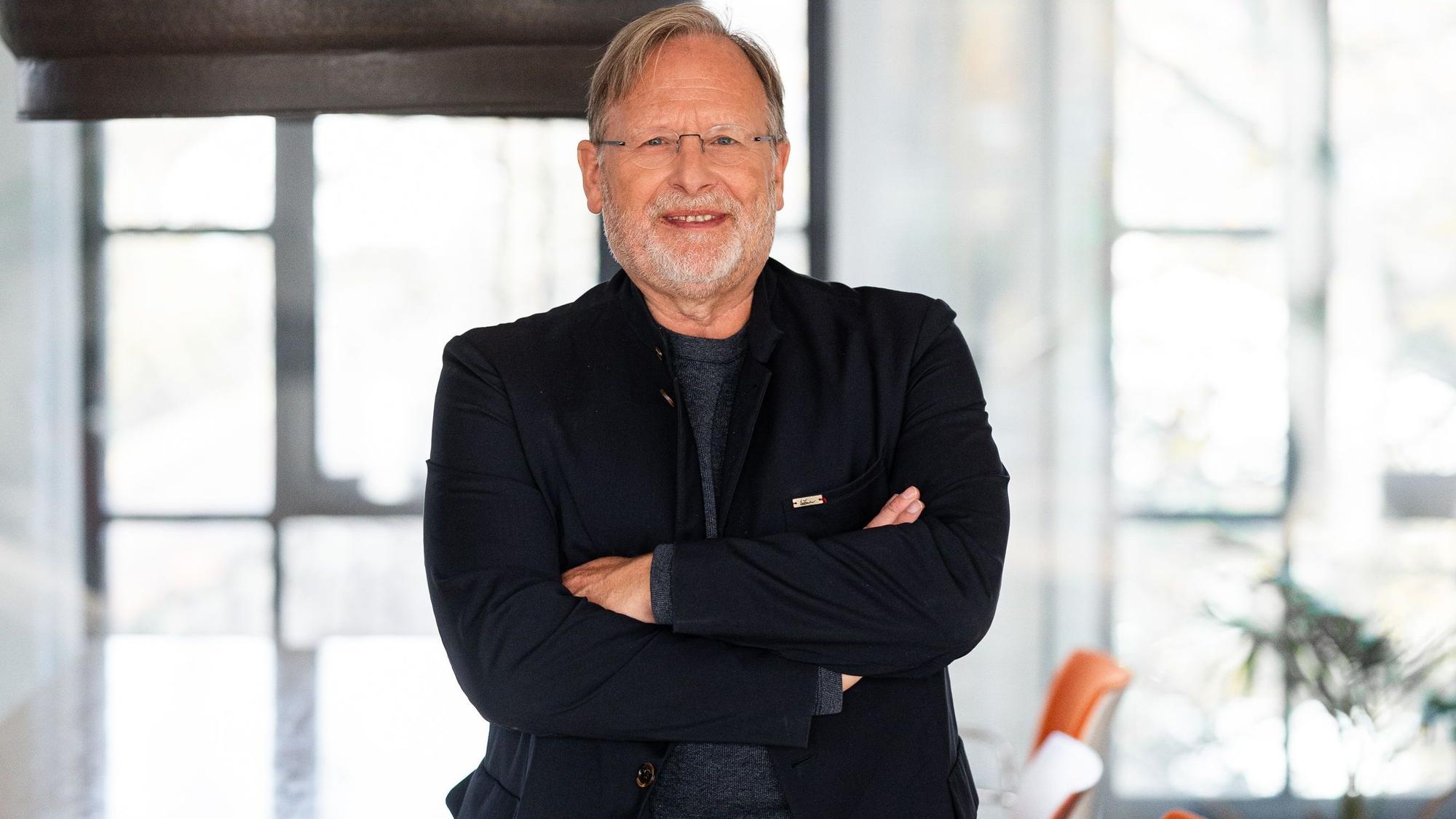 Der Arzt und Professor Dietrich Grönemeyer kommt mit seiner Show „Fit bis 100“ in die Kölner Stadthalle.