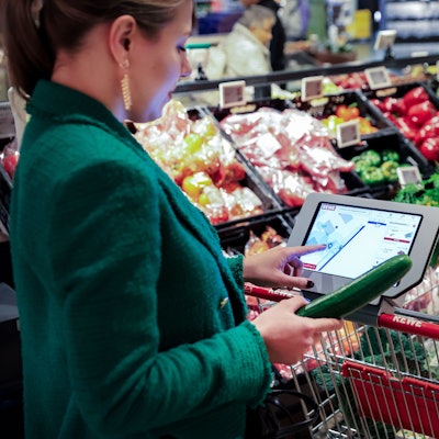 Im Rewe-Markt in Bickendorf gibt es zurzeit Einkaufswagen mit Tablets.