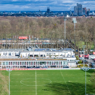 Das Geißbockheim und der Rhein-Energie-Sportpark von oben